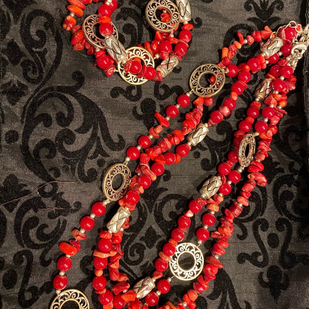 Red stone necklace and bracelet set